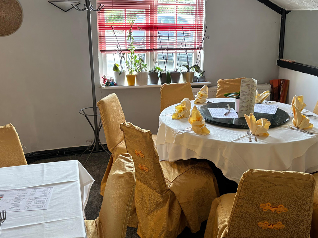 the maypole chinese and thai restaurant/takeaway. seating area